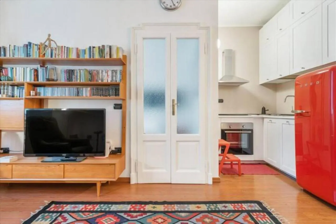 Apt Milano-Porta Romana Nearby Bagni Misteriosi 0*, Milan Italy